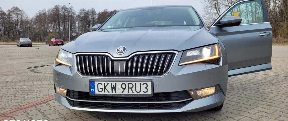 Skoda Superb cena 68500 przebieg: 273071, rok produkcji 2017 z Kwidzyn małe 407